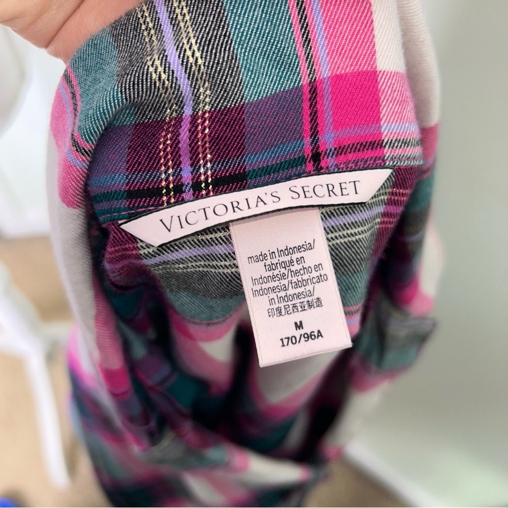 *SOLD* Victoria’s Secret Plaid Flannel Shimmer Pajama Set Size Medium - Picture 7 of 12